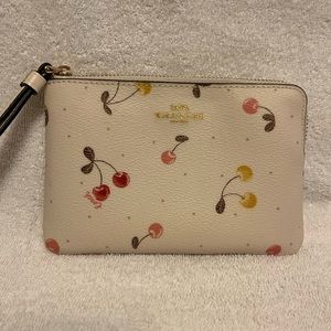 Coach wristlet wallet